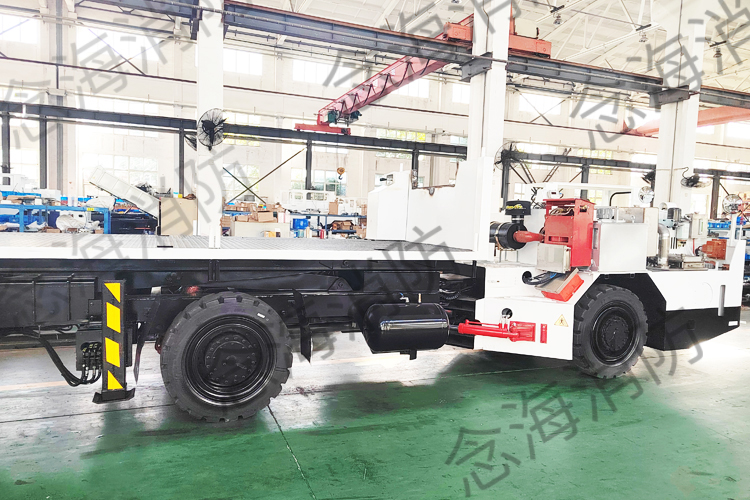 礦用無軌膠輪車水基自動(dòng)滅火裝置